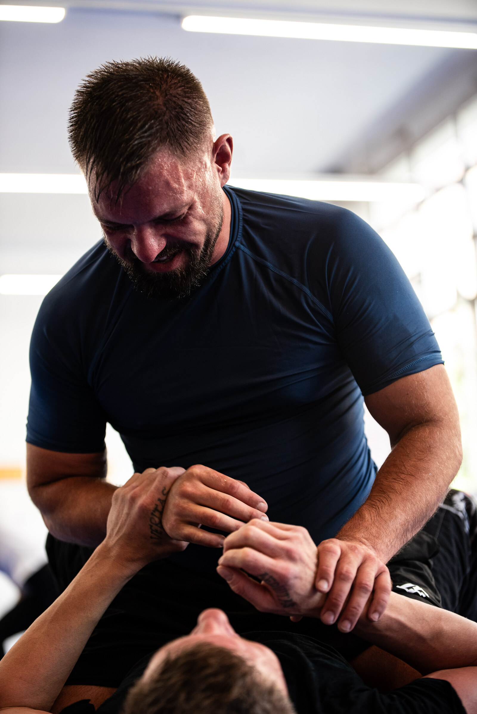 Kontrollierte Armhebel-Position im BJJ-Training